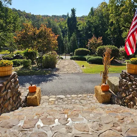 Hilltop Manor B&B-2
